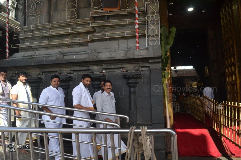 Goutham-Nanda-Movie-Team-At-Tirumala-Sreevari-Darshanam